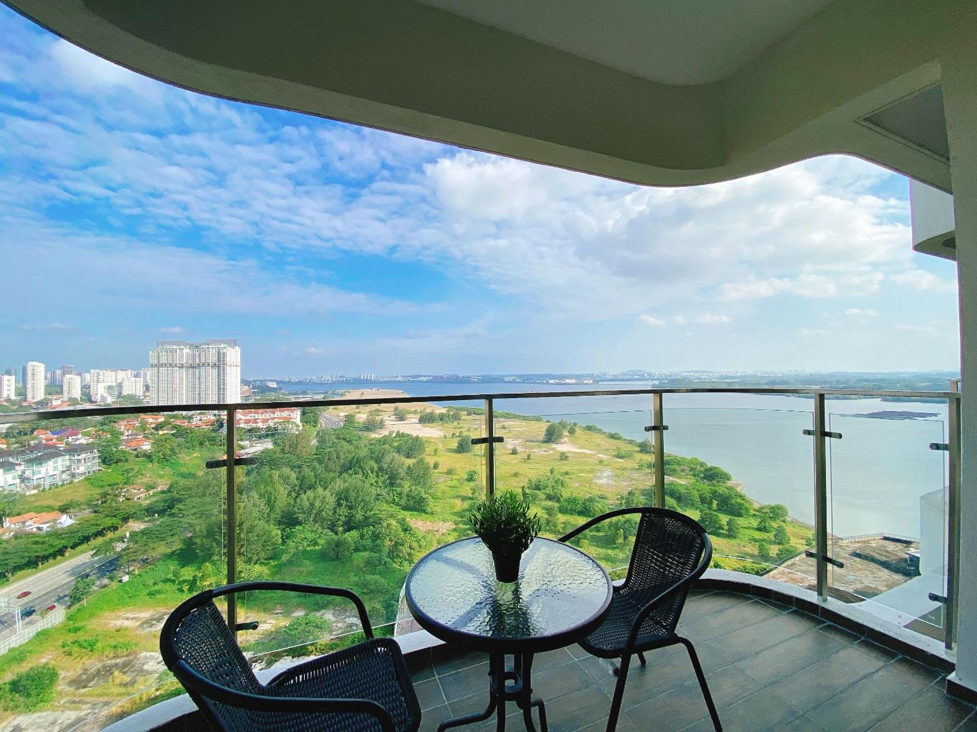 Seafront Country Garden Danga Bay By Lions Bay Apartment Johor Bahru Room photo