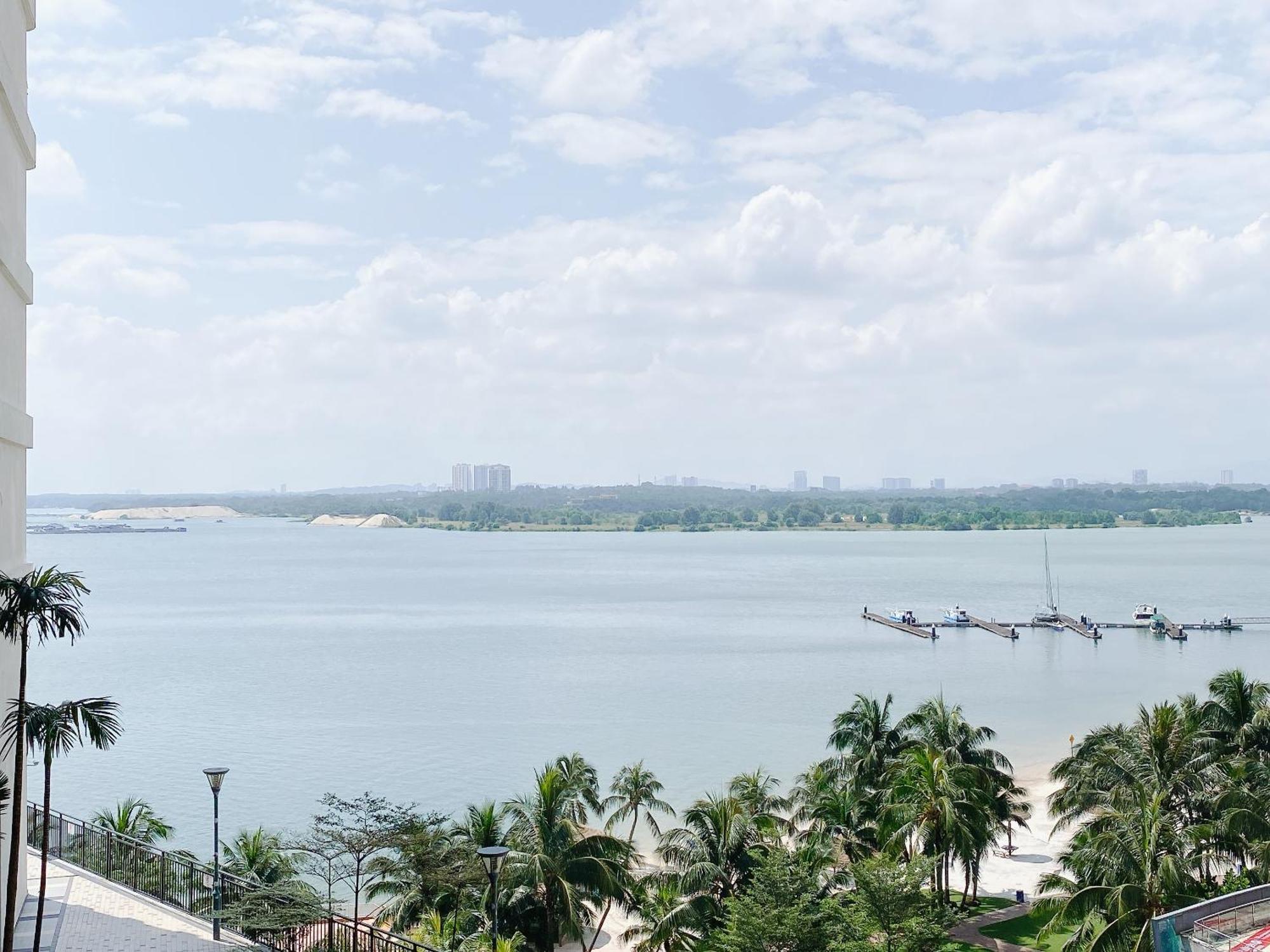 Seafront Country Garden Danga Bay By Lions Bay Apartment Johor Bahru Room photo