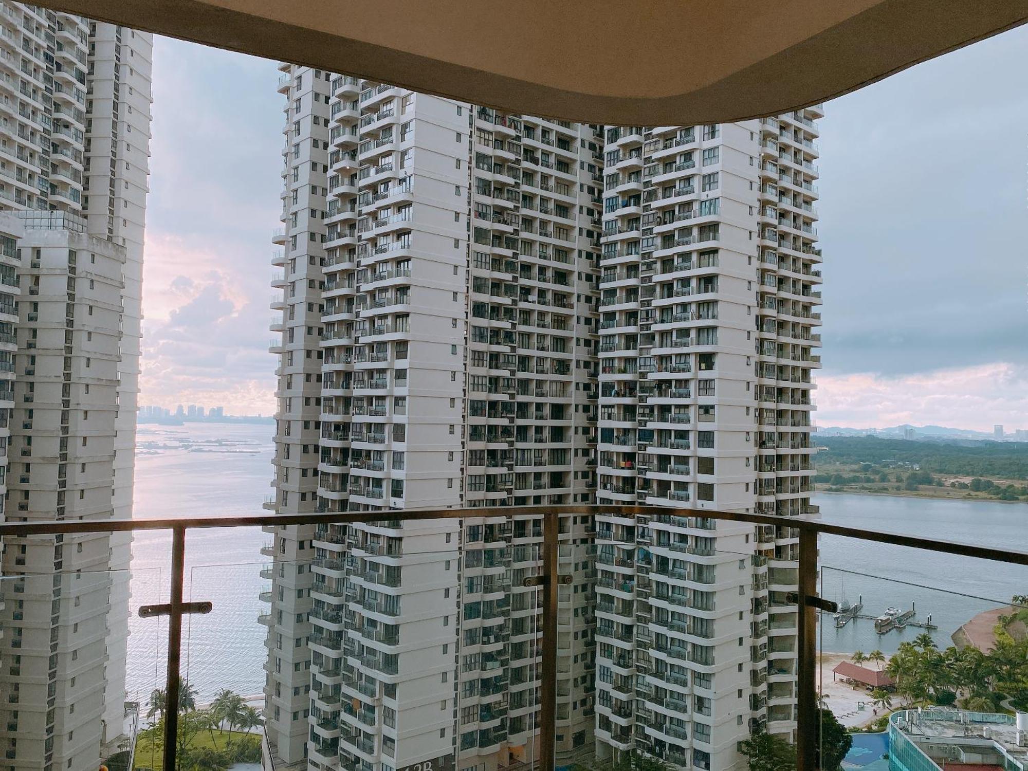 Seafront Country Garden Danga Bay By Lions Bay Apartment Johor Bahru Room photo